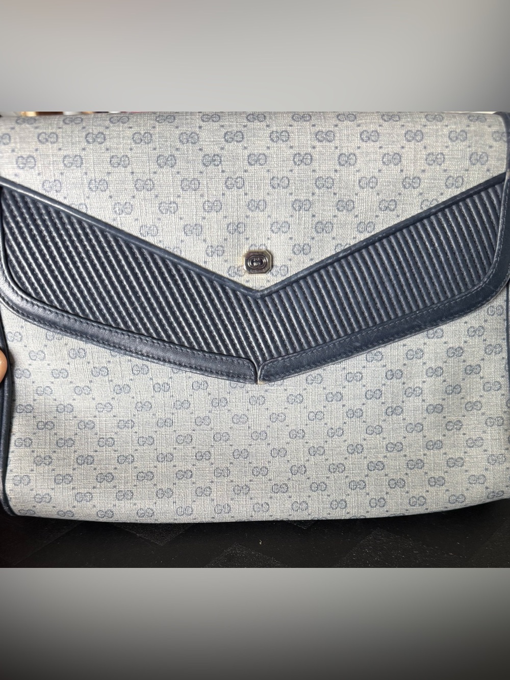 VINTAGE🔥Gucci Gray Crossbody Shoulder Bag with Black Trim - Picture 2 of 15